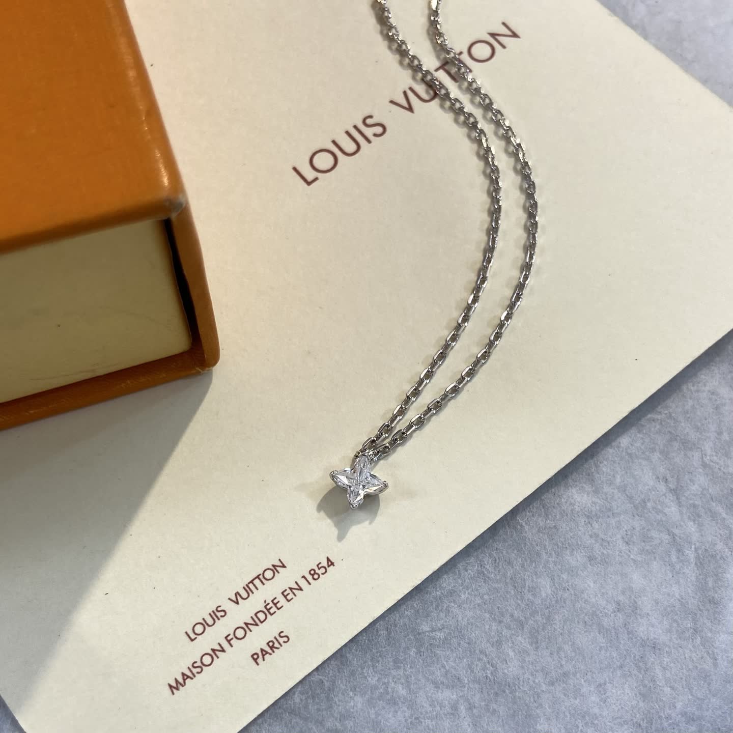 Louis Vuitton Diamond Star Necklace-LX1256